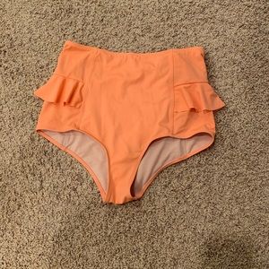 NWOT Kortni Jeane Ruffled Bottoms-Size Medium